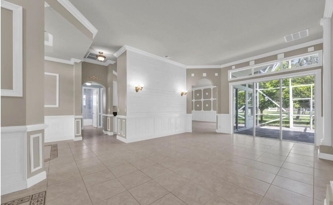 合同活跃: $450,000 (3 贝兹, 2 浴室, 2489 平方英尺)