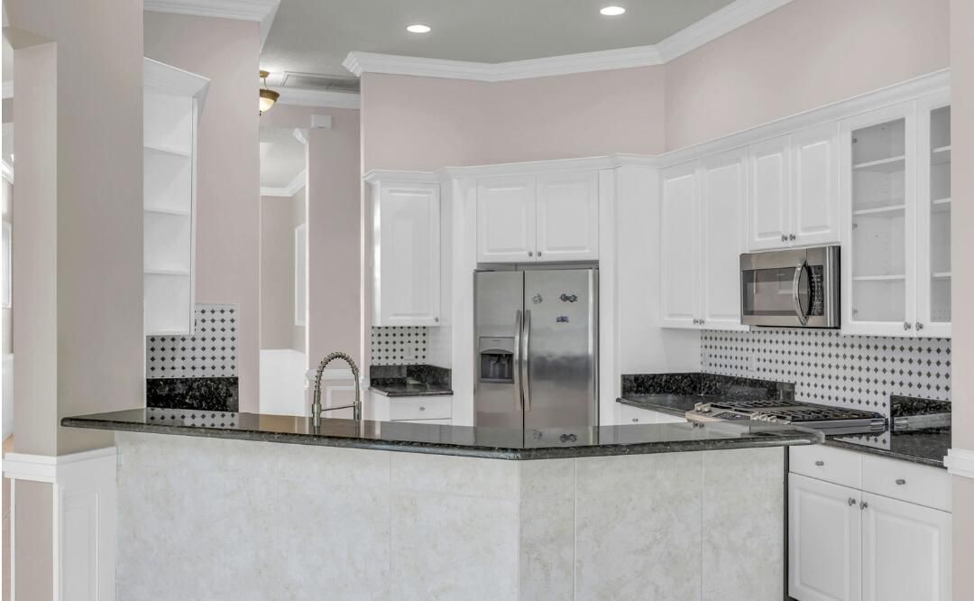 合同活跃: $450,000 (3 贝兹, 2 浴室, 2489 平方英尺)