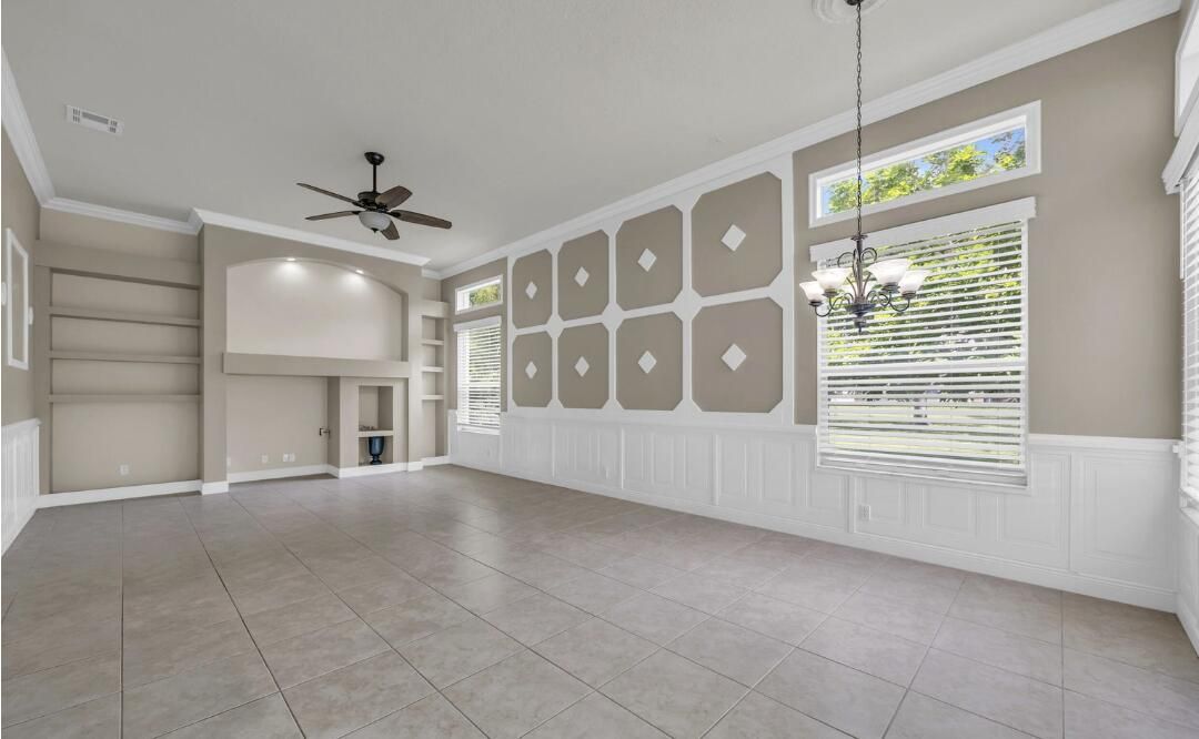 合同活跃: $450,000 (3 贝兹, 2 浴室, 2489 平方英尺)