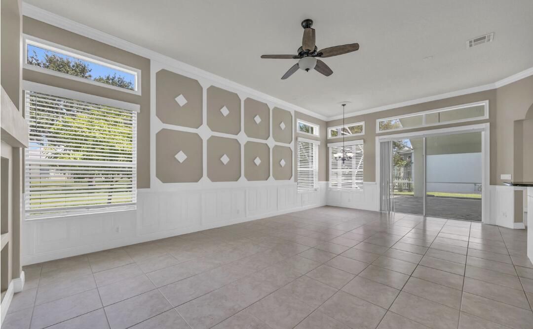 合同活跃: $450,000 (3 贝兹, 2 浴室, 2489 平方英尺)