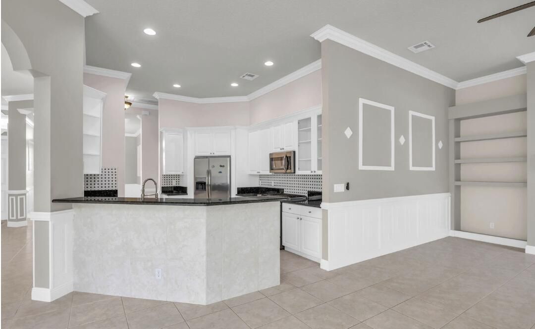 合同活跃: $450,000 (3 贝兹, 2 浴室, 2489 平方英尺)