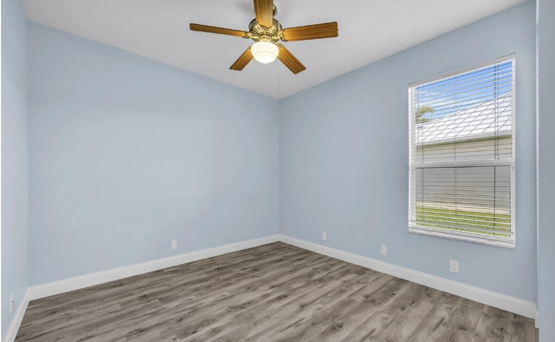 合同活跃: $450,000 (3 贝兹, 2 浴室, 2489 平方英尺)