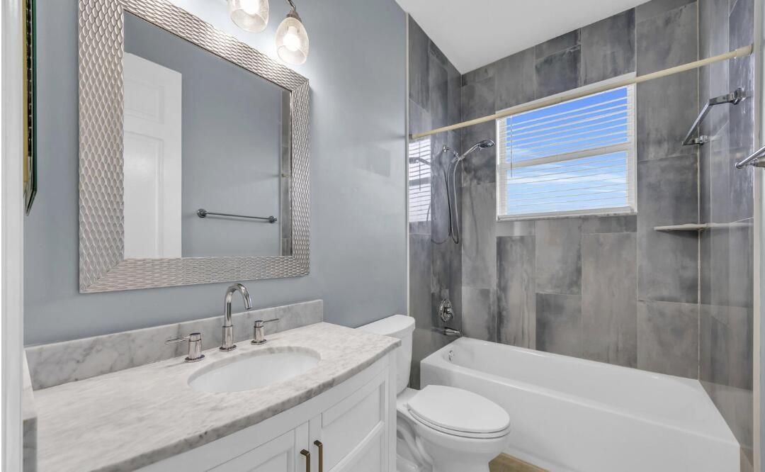 合同活跃: $450,000 (3 贝兹, 2 浴室, 2489 平方英尺)