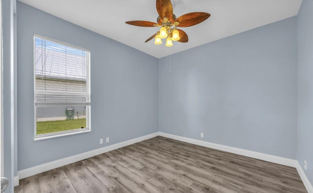 合同活跃: $450,000 (3 贝兹, 2 浴室, 2489 平方英尺)