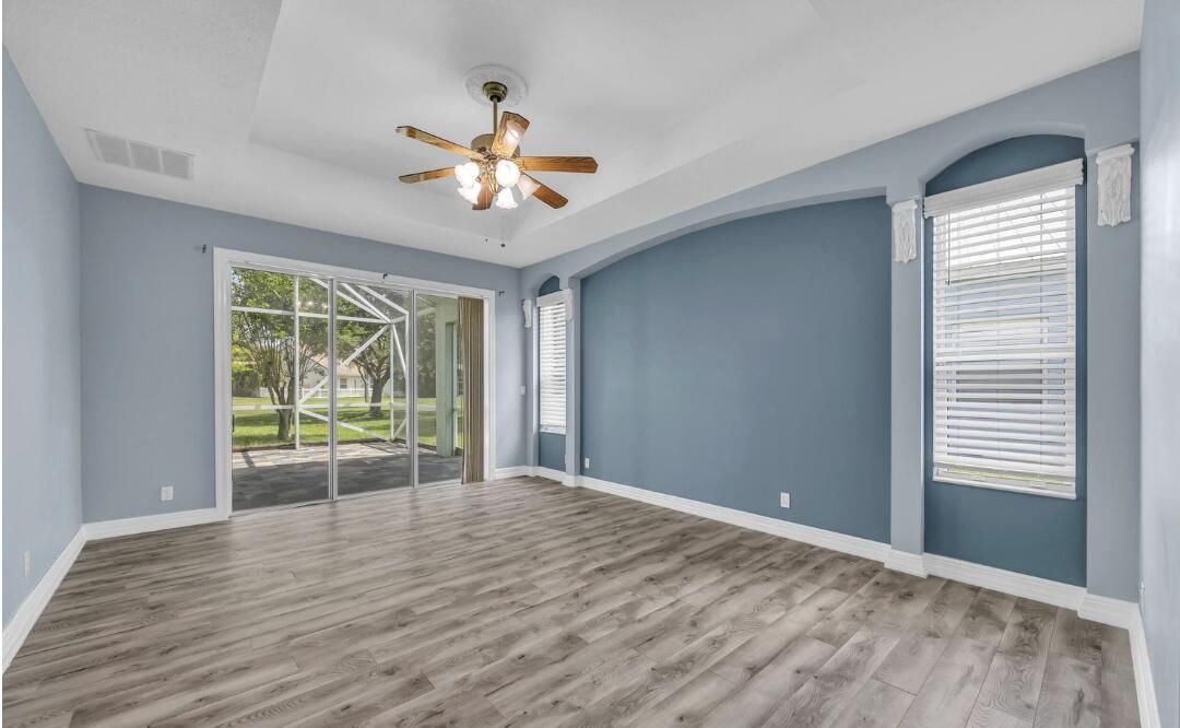 合同活跃: $450,000 (3 贝兹, 2 浴室, 2489 平方英尺)