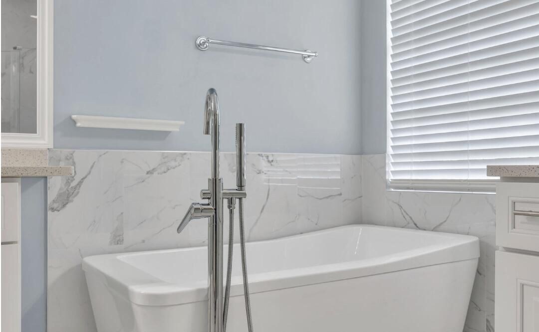 合同活跃: $450,000 (3 贝兹, 2 浴室, 2489 平方英尺)