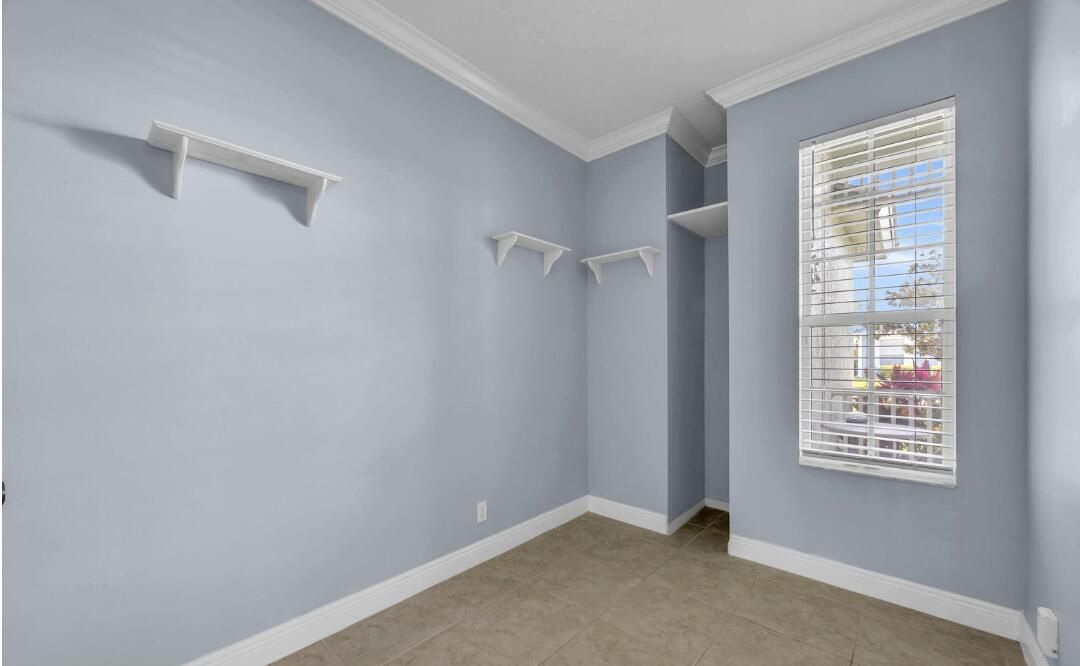 合同活跃: $450,000 (3 贝兹, 2 浴室, 2489 平方英尺)