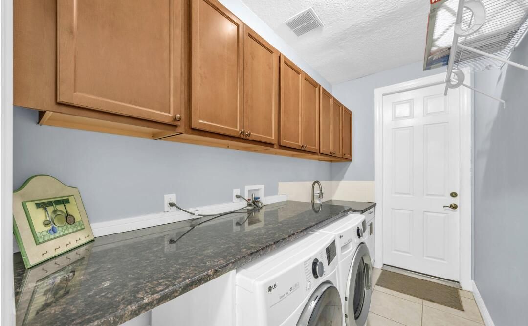 合同活跃: $450,000 (3 贝兹, 2 浴室, 2489 平方英尺)