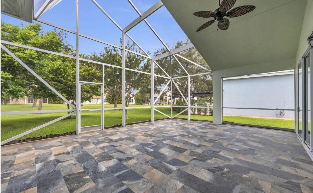 合同活跃: $450,000 (3 贝兹, 2 浴室, 2489 平方英尺)