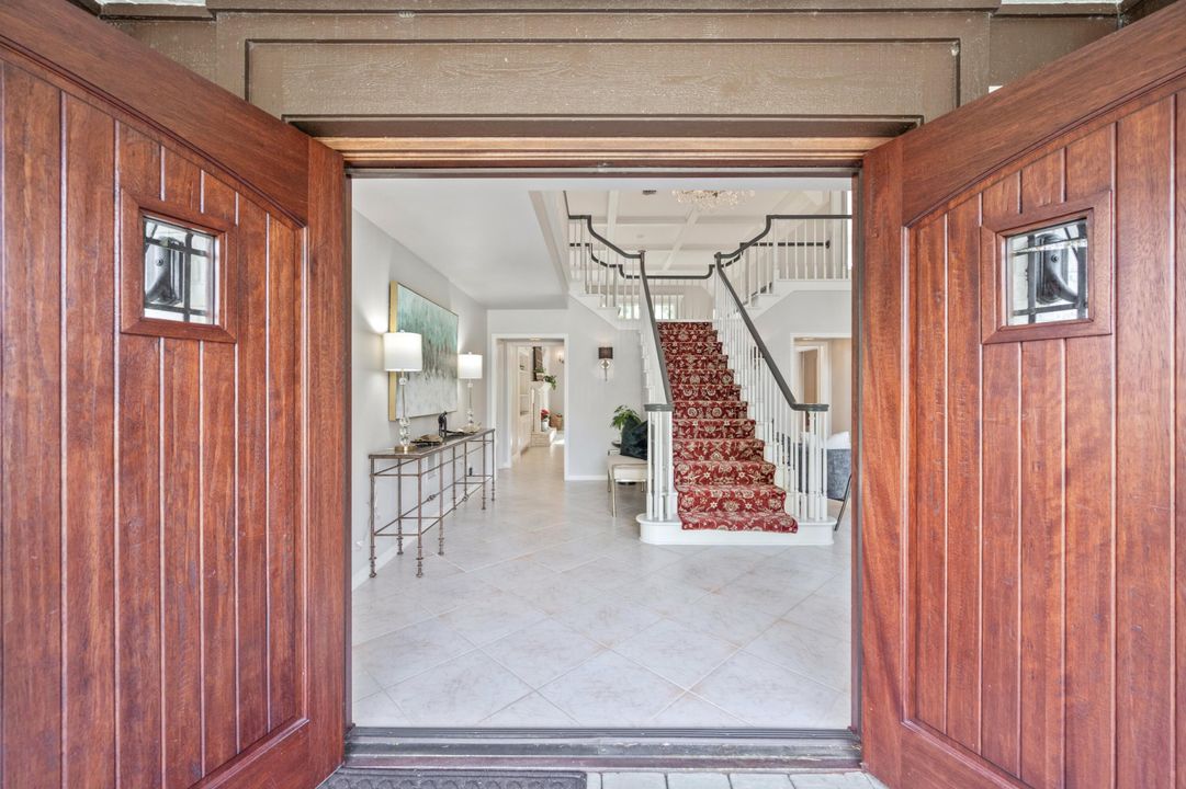 合同活跃: $10,000 (5 贝兹, 4 浴室, 4086 平方英尺)