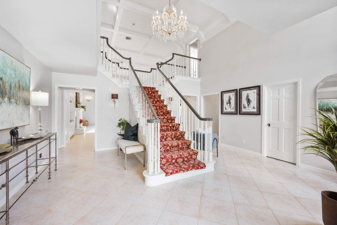 合同活跃: $10,000 (5 贝兹, 4 浴室, 4086 平方英尺)