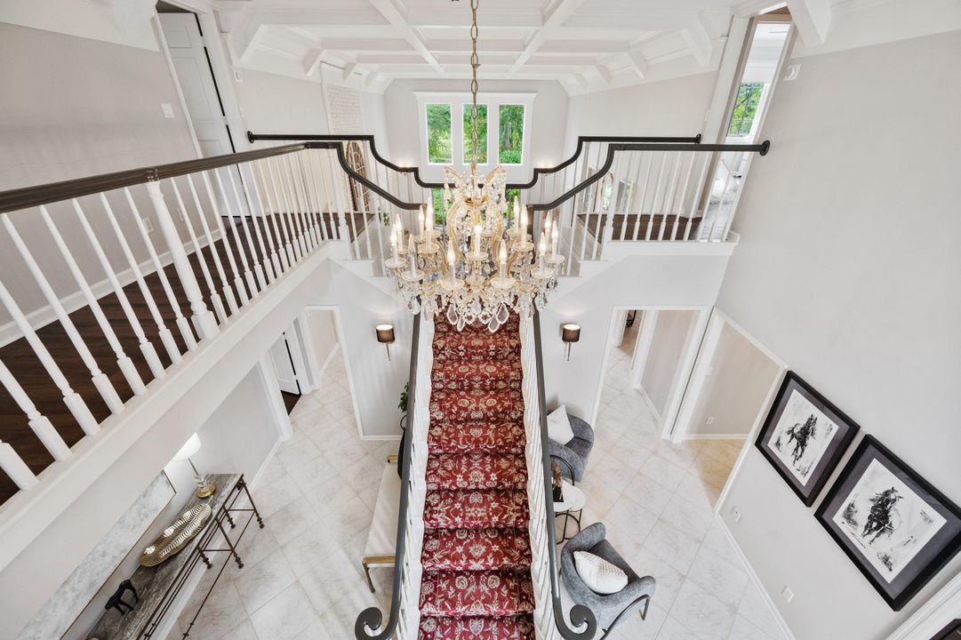 合同活跃: $10,000 (5 贝兹, 4 浴室, 4086 平方英尺)