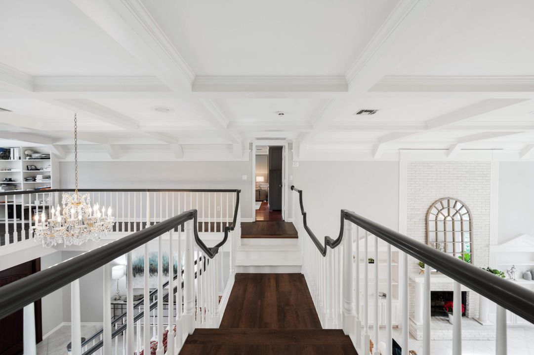 合同活跃: $10,000 (5 贝兹, 4 浴室, 4086 平方英尺)