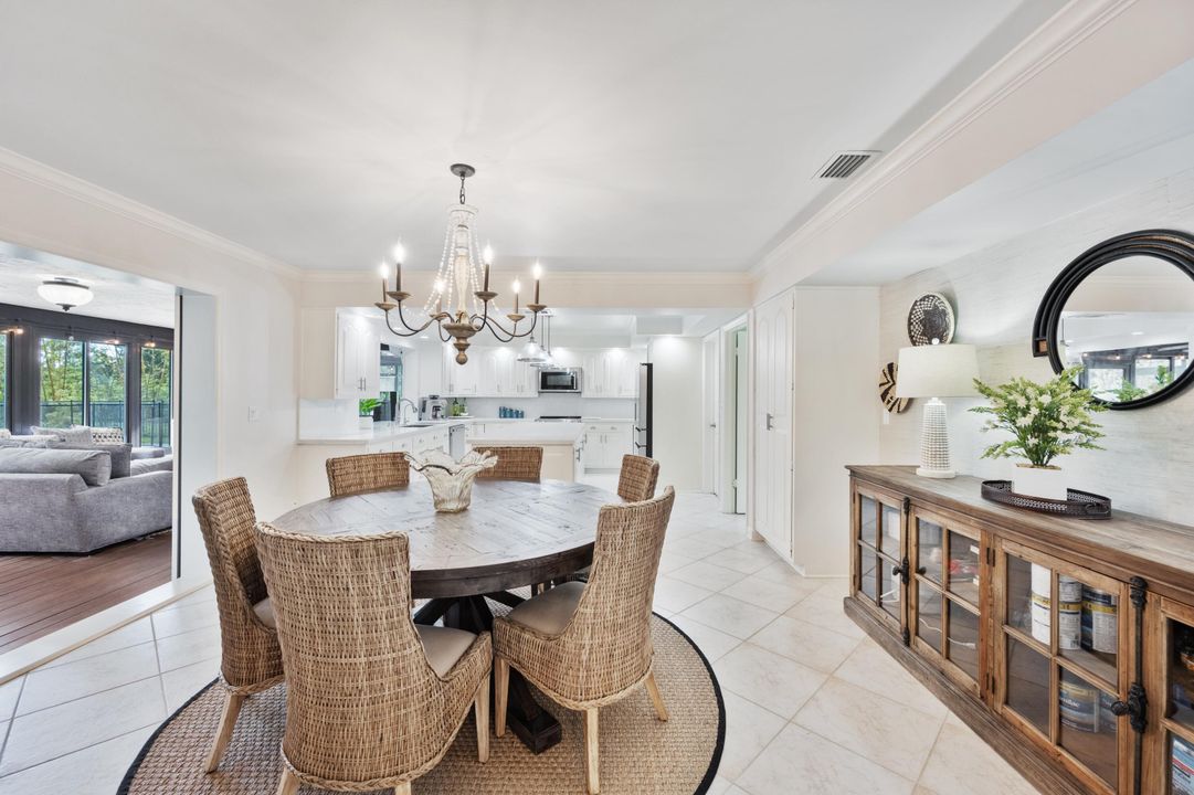 合同活跃: $10,000 (5 贝兹, 4 浴室, 4086 平方英尺)