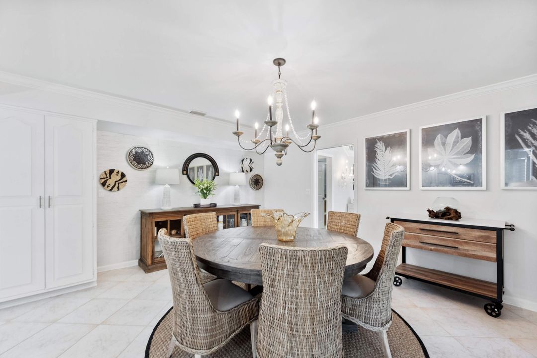 合同活跃: $10,000 (5 贝兹, 4 浴室, 4086 平方英尺)