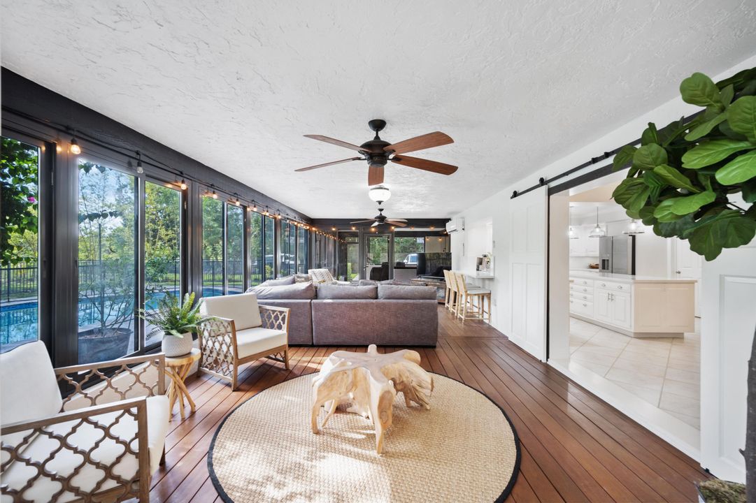 合同活跃: $10,000 (5 贝兹, 4 浴室, 4086 平方英尺)