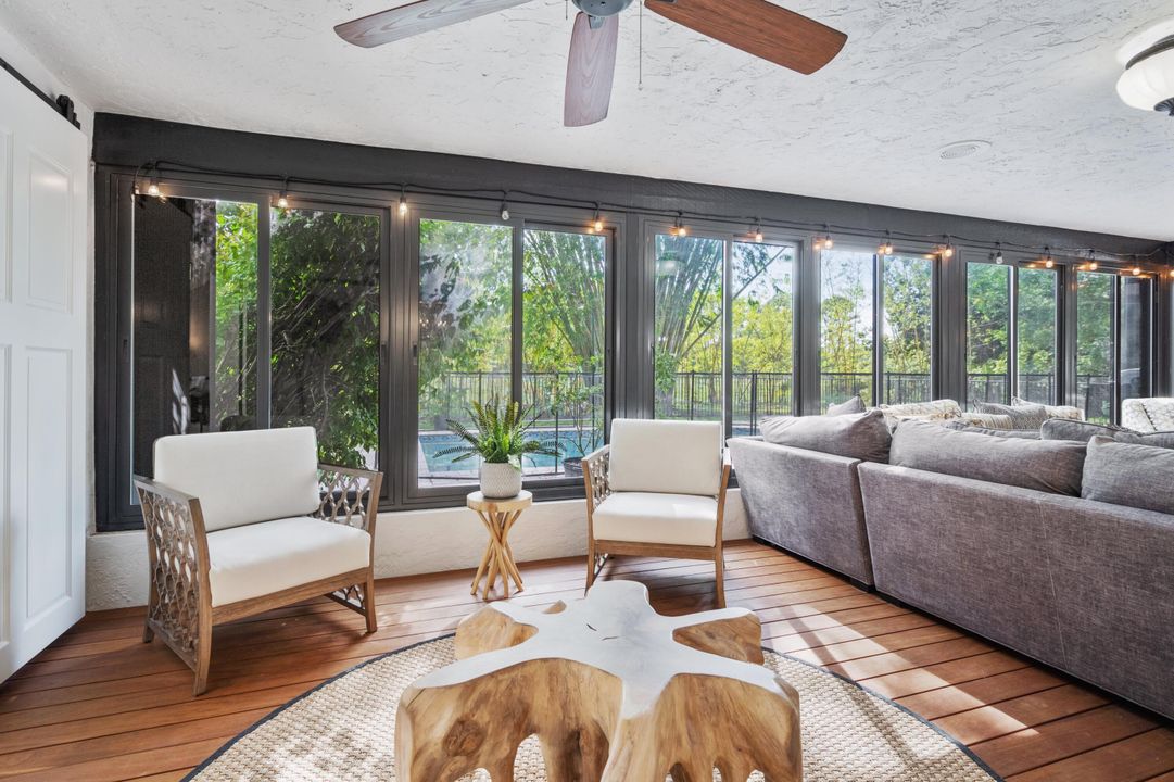 合同活跃: $10,000 (5 贝兹, 4 浴室, 4086 平方英尺)