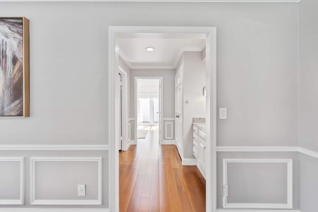 合同活跃: $10,000 (5 贝兹, 4 浴室, 4086 平方英尺)