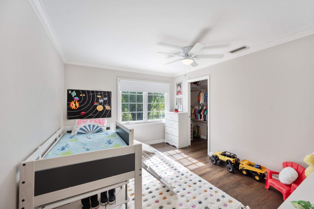 合同活跃: $10,000 (5 贝兹, 4 浴室, 4086 平方英尺)