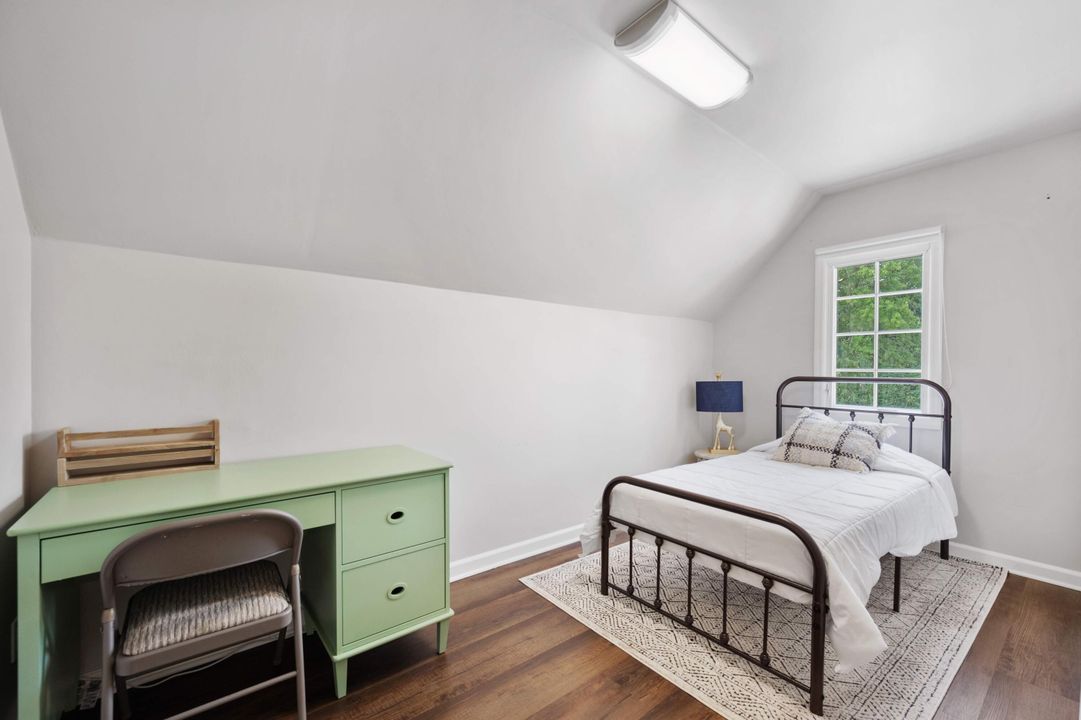 合同活跃: $10,000 (5 贝兹, 4 浴室, 4086 平方英尺)