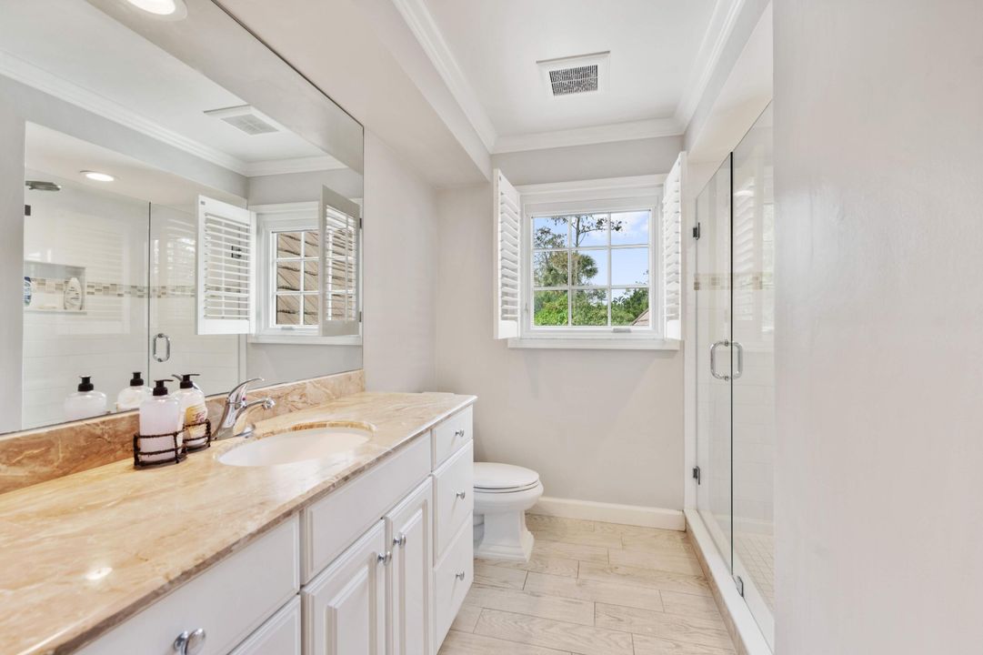 合同活跃: $10,000 (5 贝兹, 4 浴室, 4086 平方英尺)