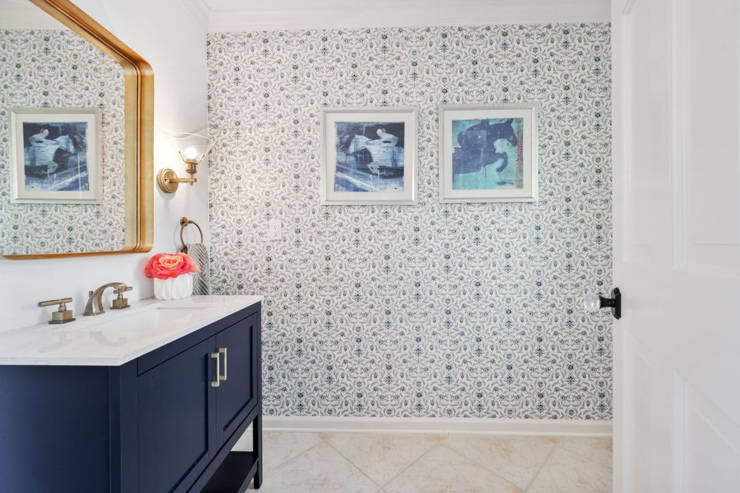 合同活跃: $10,000 (5 贝兹, 4 浴室, 4086 平方英尺)