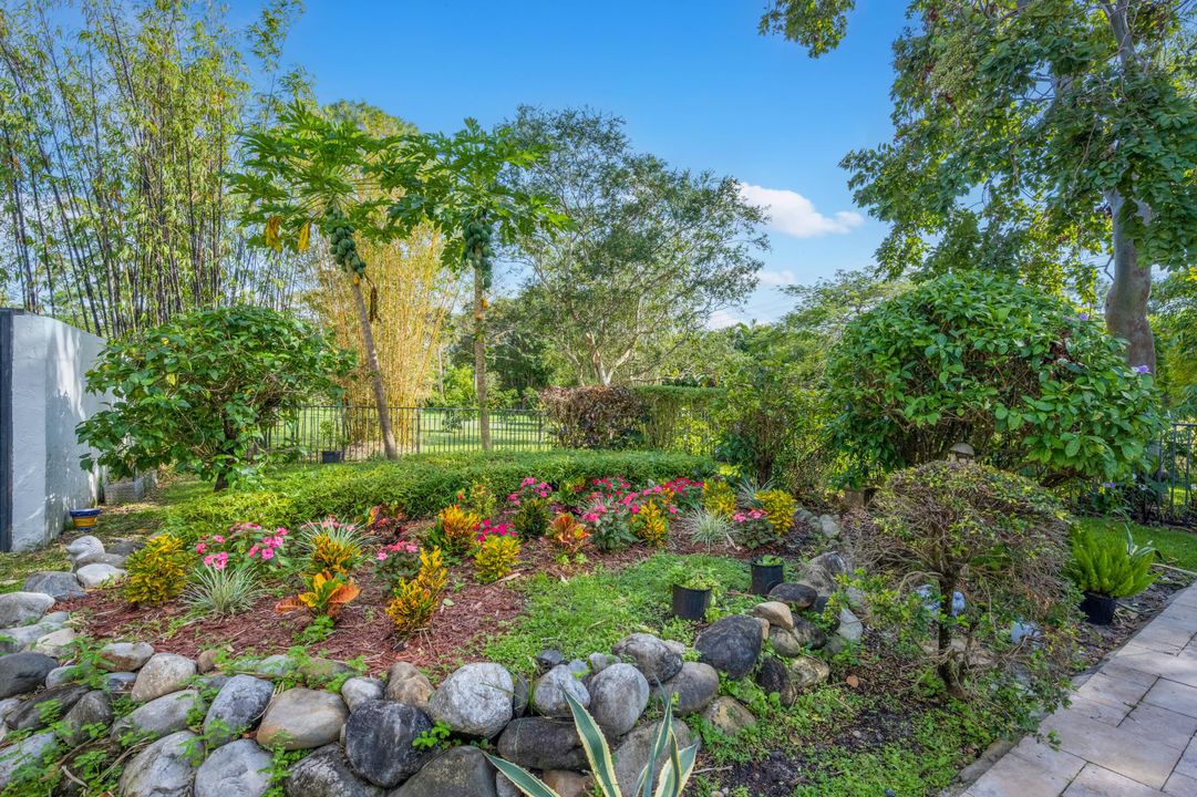 合同活跃: $10,000 (5 贝兹, 4 浴室, 4086 平方英尺)