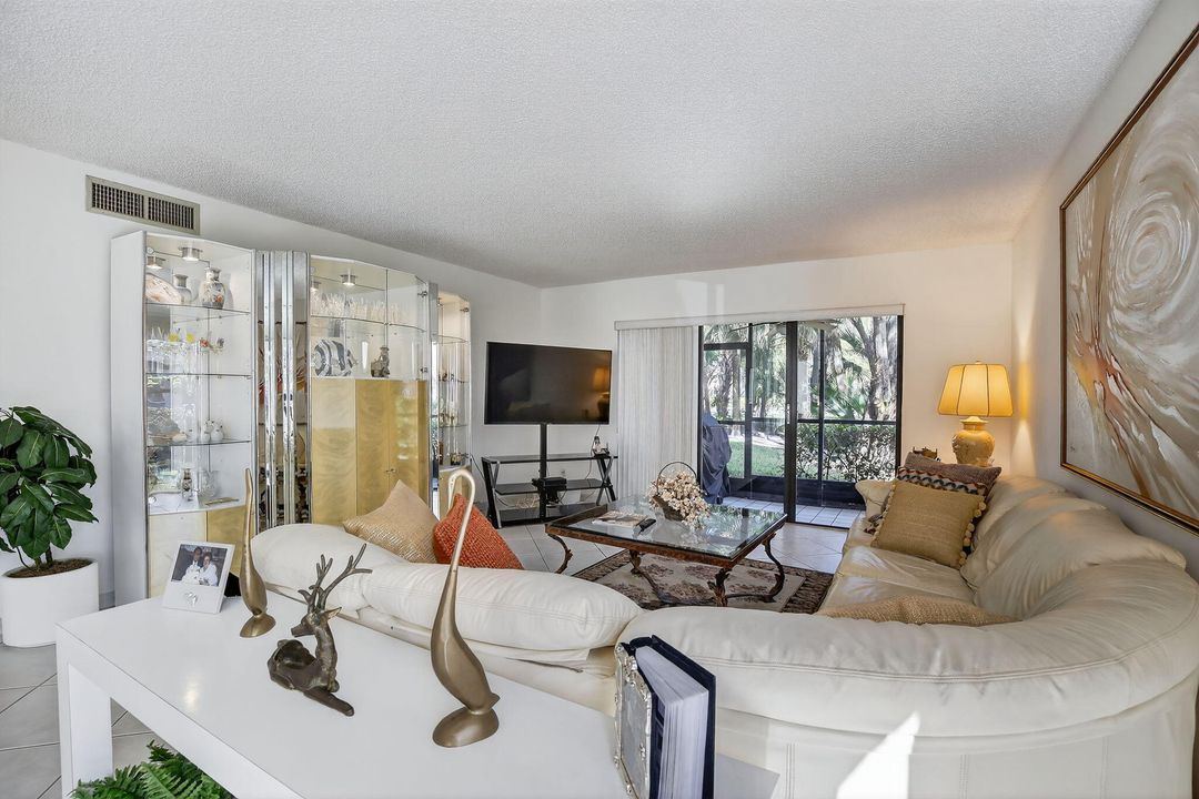 For Sale: $339,000 (2 beds, 2 baths, 1220 Square Feet)