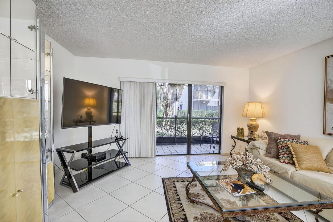 For Sale: $339,000 (2 beds, 2 baths, 1220 Square Feet)