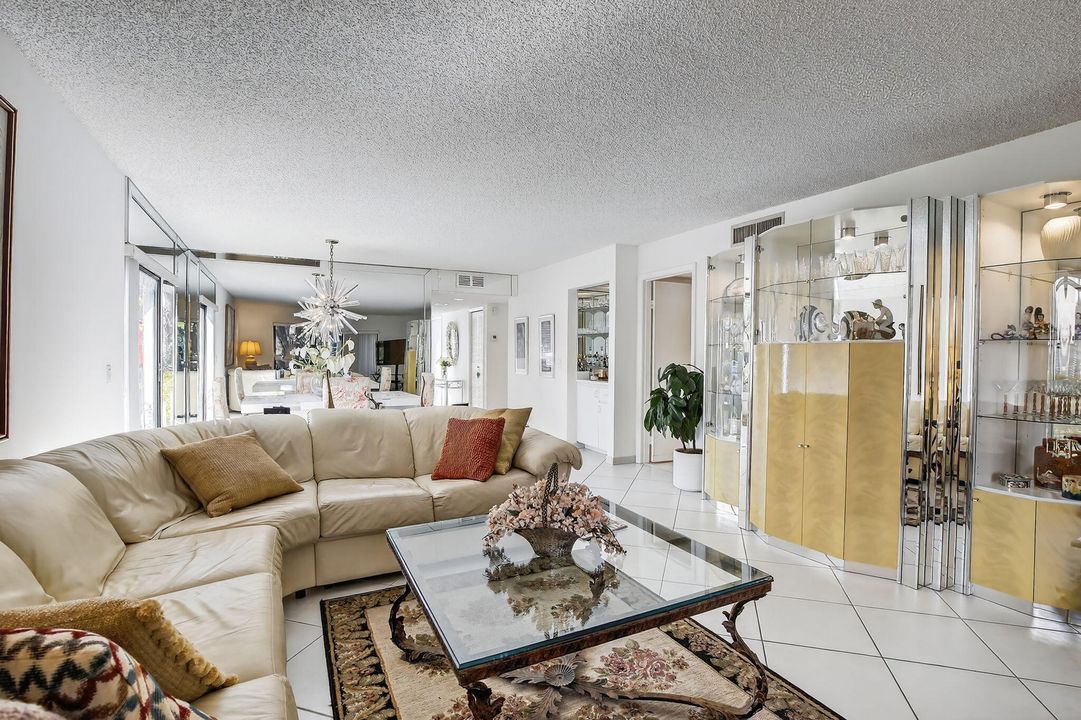 For Sale: $339,000 (2 beds, 2 baths, 1220 Square Feet)