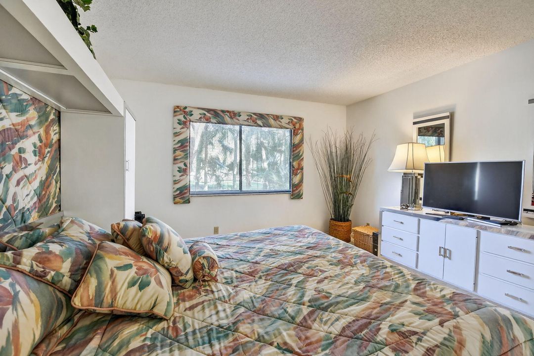 For Sale: $339,000 (2 beds, 2 baths, 1220 Square Feet)