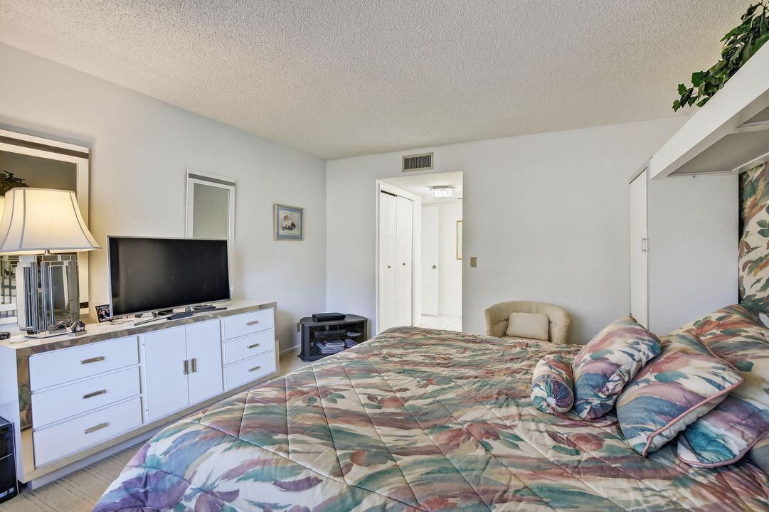 For Sale: $339,000 (2 beds, 2 baths, 1220 Square Feet)