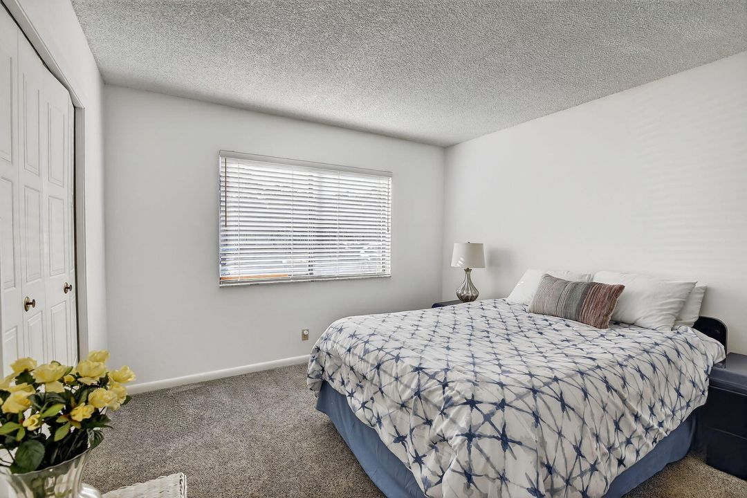 For Sale: $339,000 (2 beds, 2 baths, 1220 Square Feet)