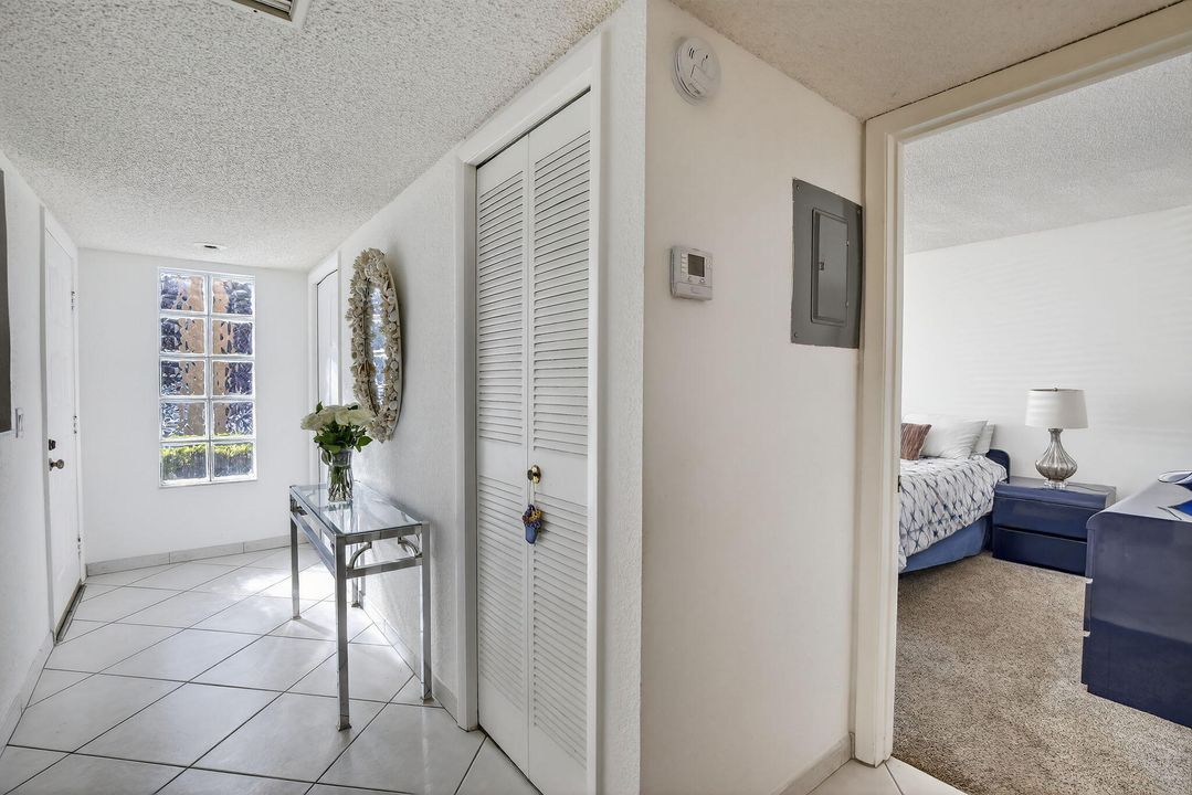 For Sale: $339,000 (2 beds, 2 baths, 1220 Square Feet)