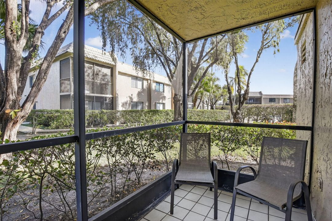 For Sale: $339,000 (2 beds, 2 baths, 1220 Square Feet)