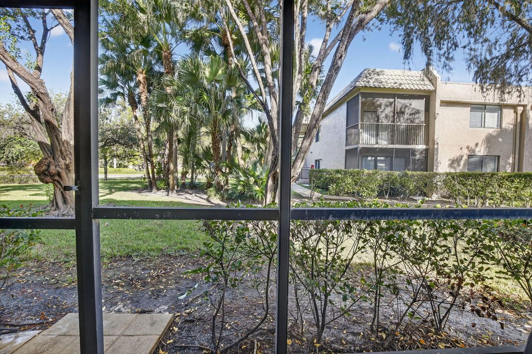 For Sale: $339,000 (2 beds, 2 baths, 1220 Square Feet)