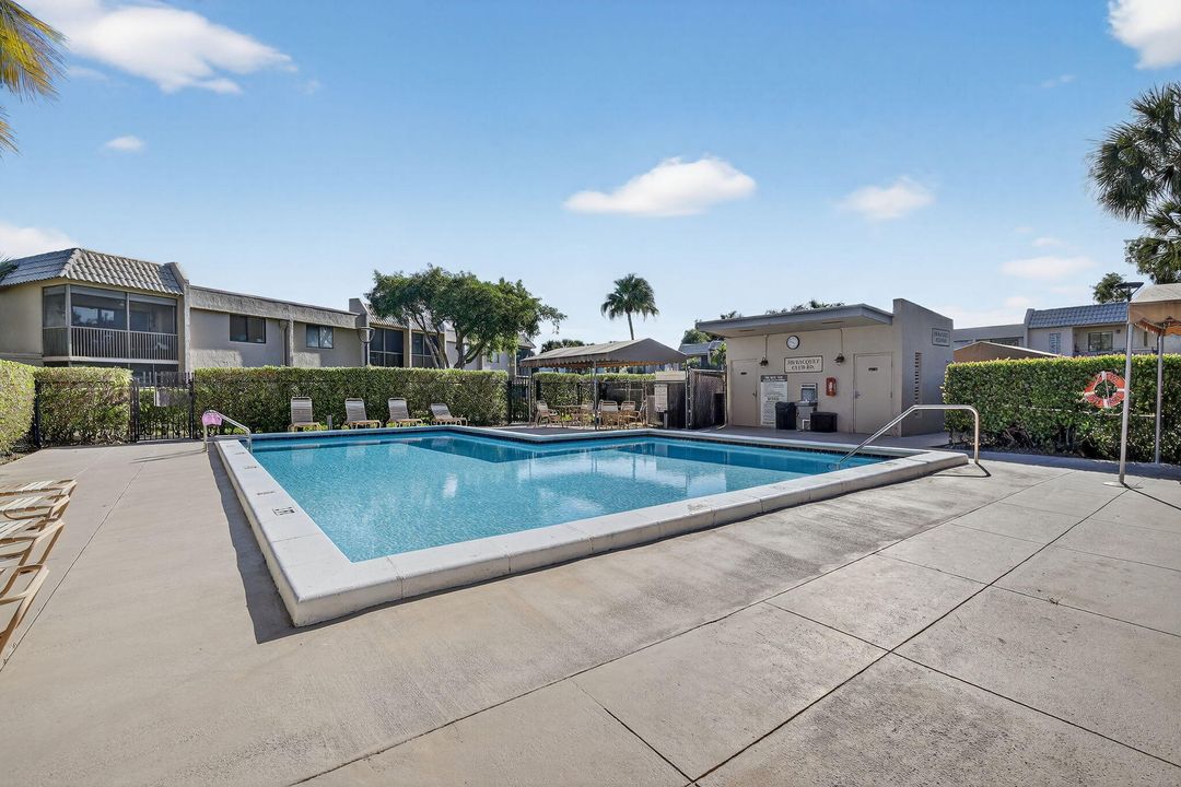 For Sale: $339,000 (2 beds, 2 baths, 1220 Square Feet)