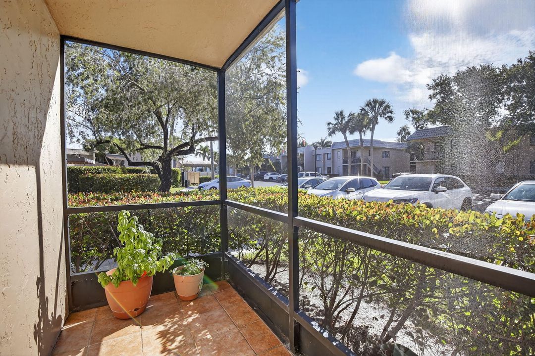 For Sale: $339,000 (2 beds, 2 baths, 1220 Square Feet)