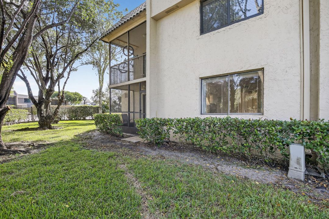 For Sale: $339,000 (2 beds, 2 baths, 1220 Square Feet)