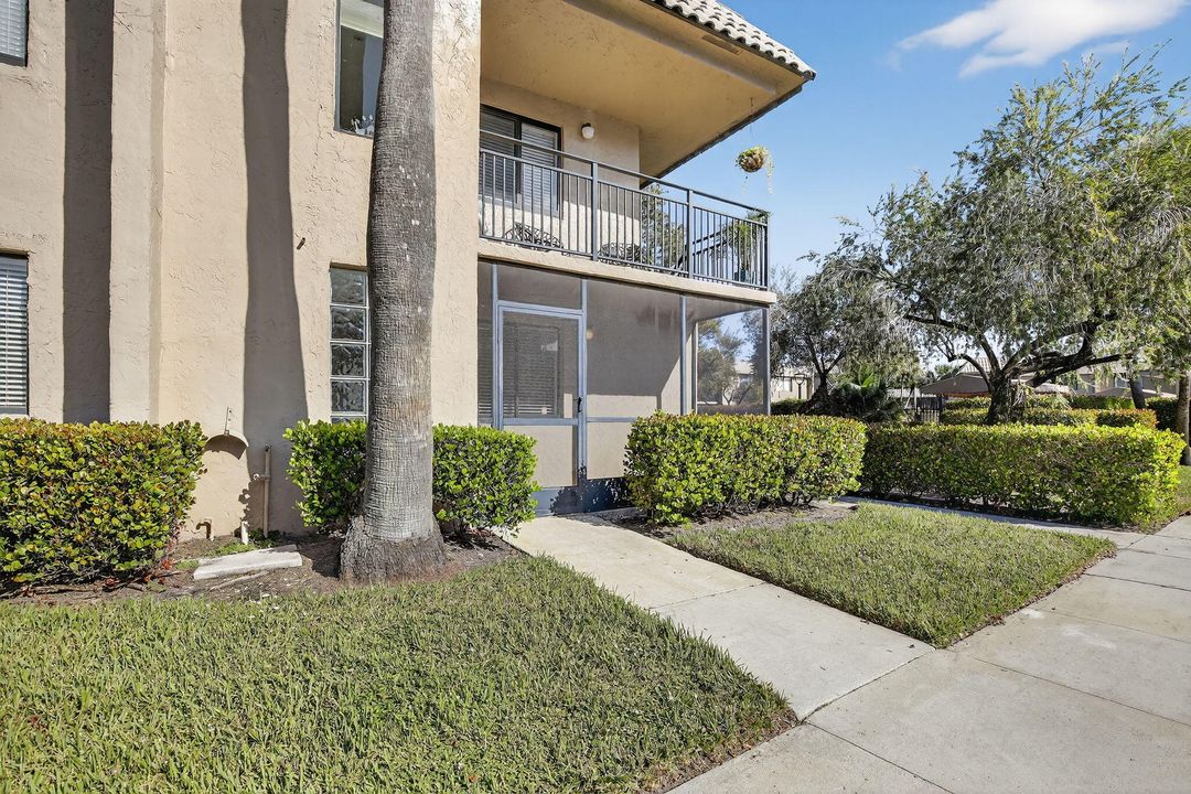 For Sale: $339,000 (2 beds, 2 baths, 1220 Square Feet)