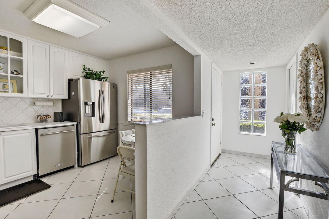 For Sale: $339,000 (2 beds, 2 baths, 1220 Square Feet)