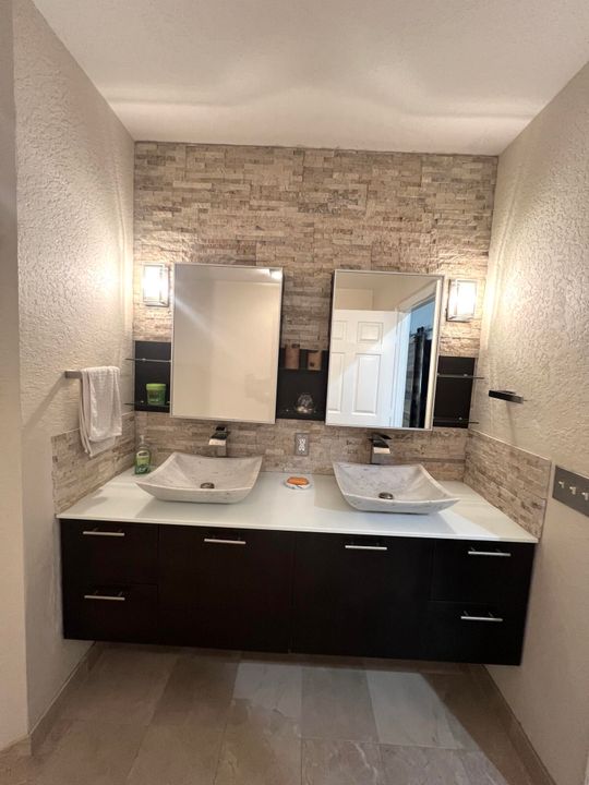 Active With Contract: $2,200 (2 beds, 2 baths, 1344 Square Feet)