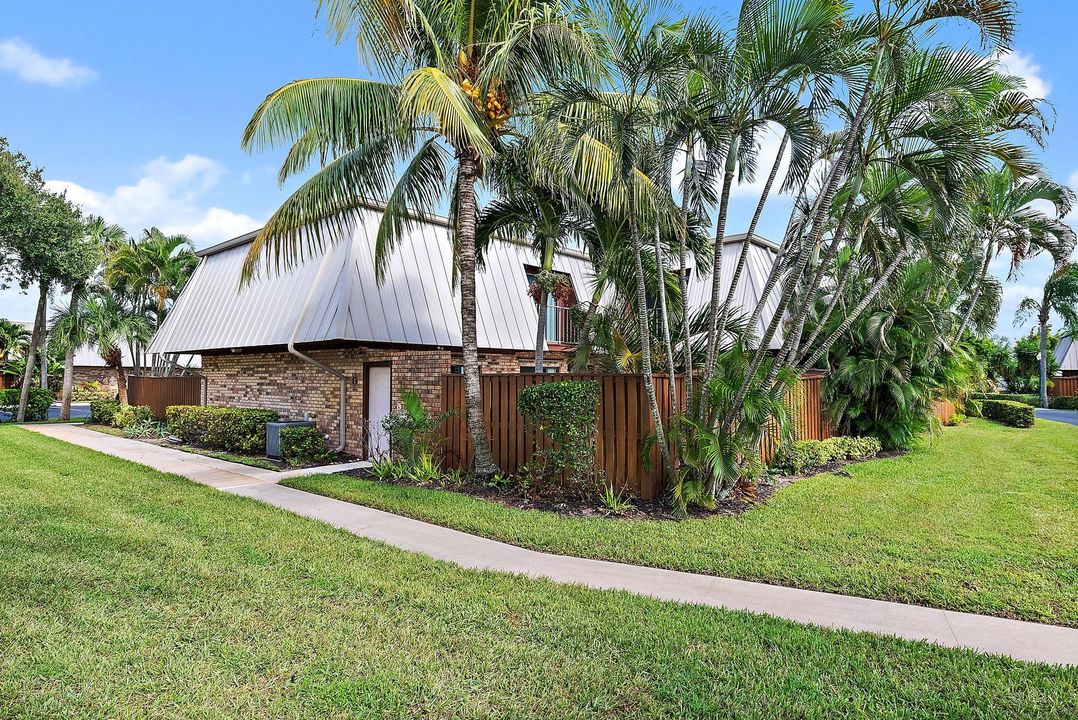 For Rent: $6,000 (2 beds, 2 baths, 1708 Square Feet)