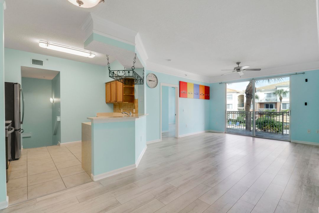 For Sale: $388,500 (2 beds, 2 baths, 1193 Square Feet)