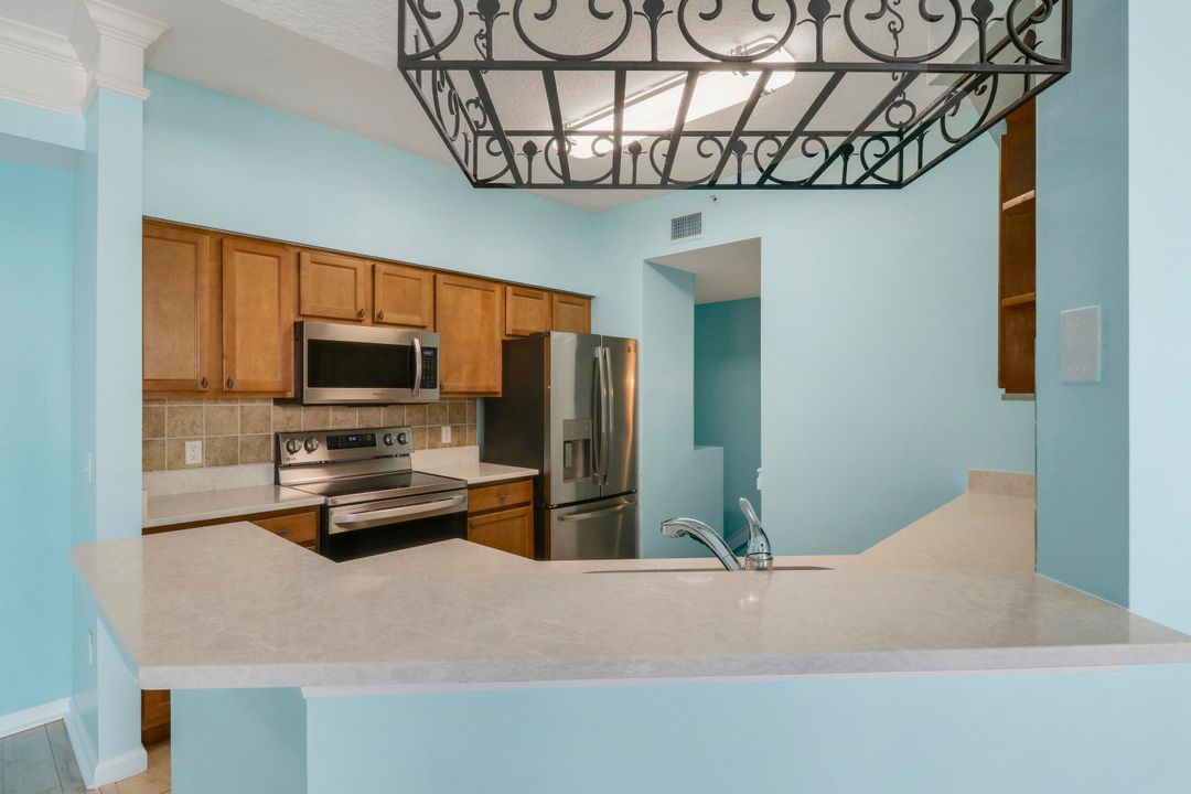 For Sale: $388,500 (2 beds, 2 baths, 1193 Square Feet)