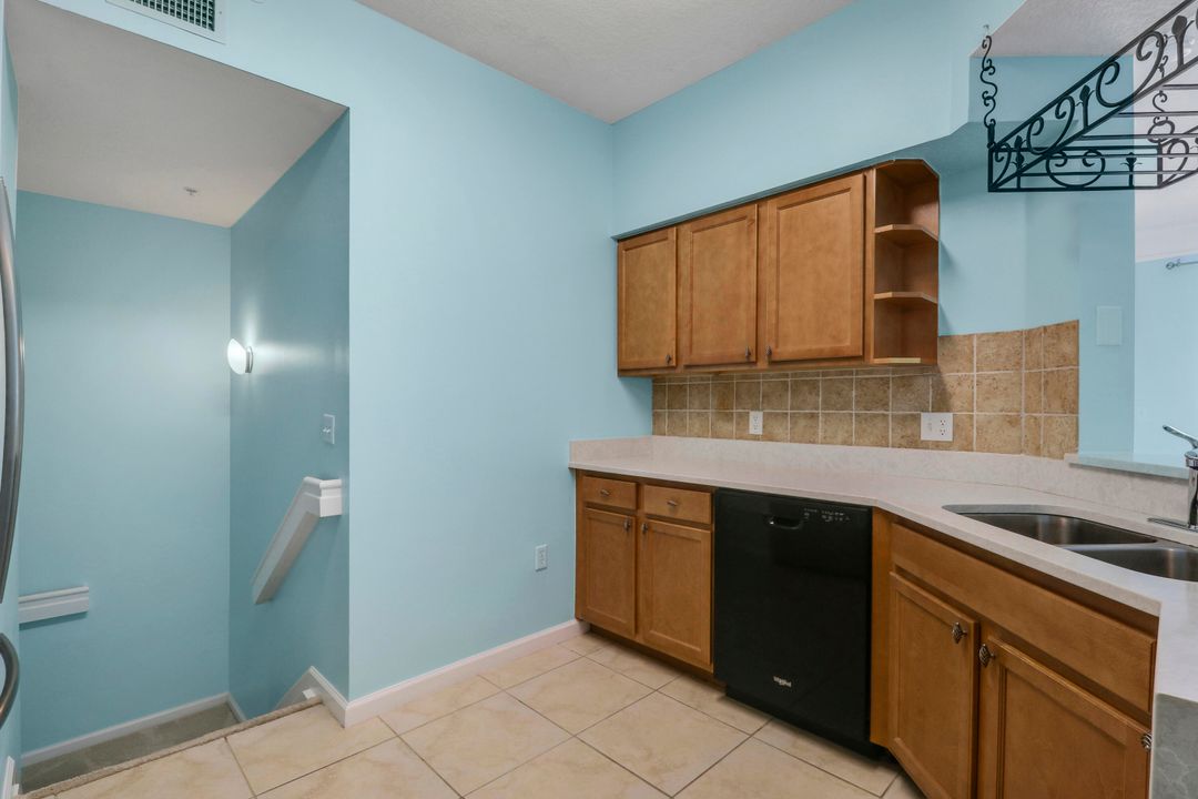 For Sale: $388,500 (2 beds, 2 baths, 1193 Square Feet)