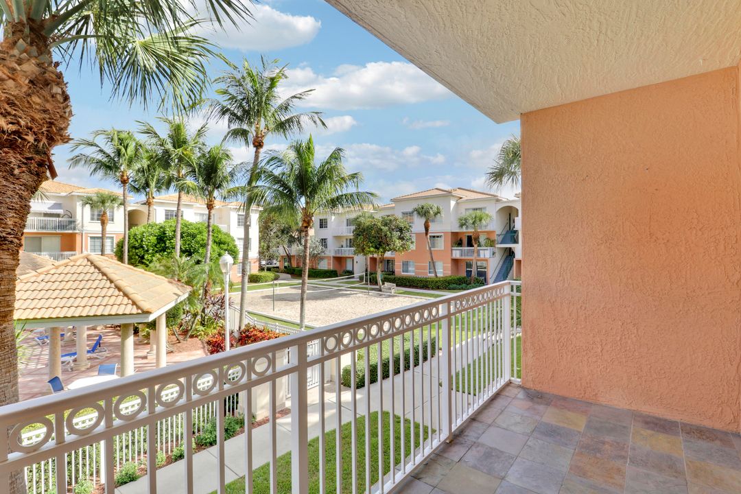 For Sale: $388,500 (2 beds, 2 baths, 1193 Square Feet)