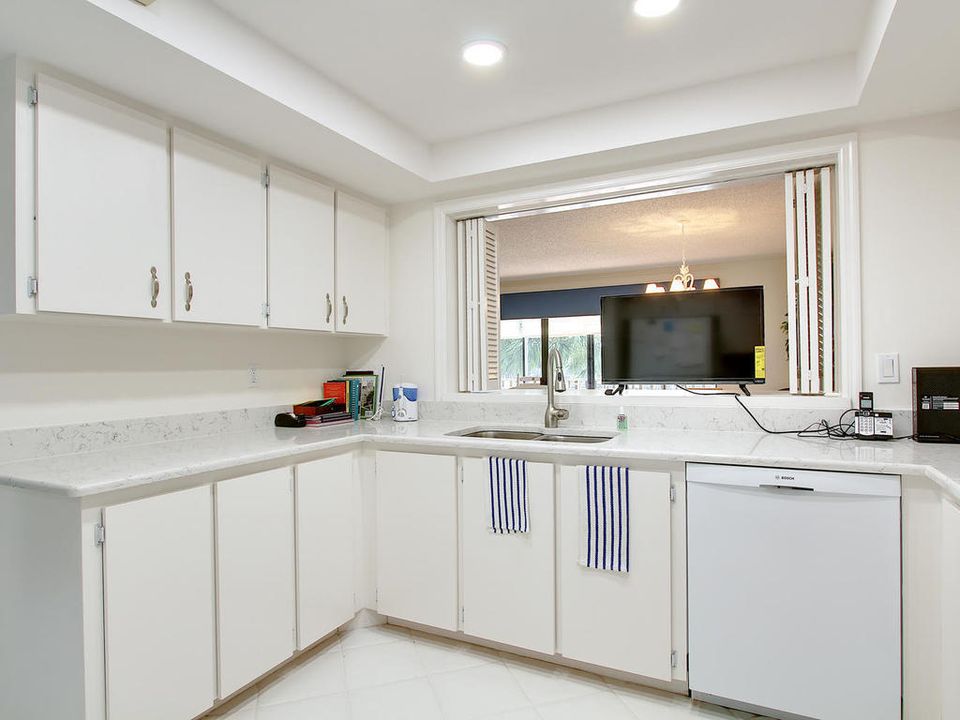 For Sale: $850,000 (2 beds, 3 baths, 1800 Square Feet)