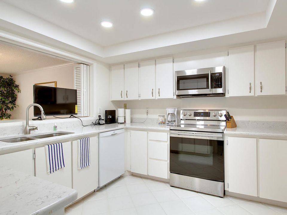 For Sale: $850,000 (2 beds, 3 baths, 1800 Square Feet)