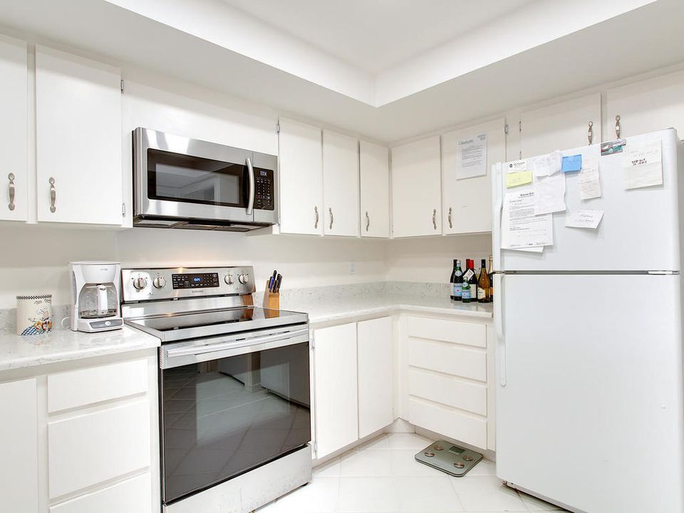 For Sale: $850,000 (2 beds, 3 baths, 1800 Square Feet)